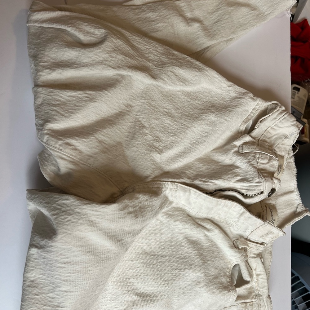 White vintage straight leg jeans (off white)